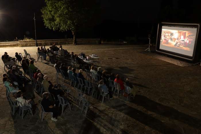 Πρεμιέρα στα χρώματα του ηλιοβασιλέματος στο Πετροβούνι